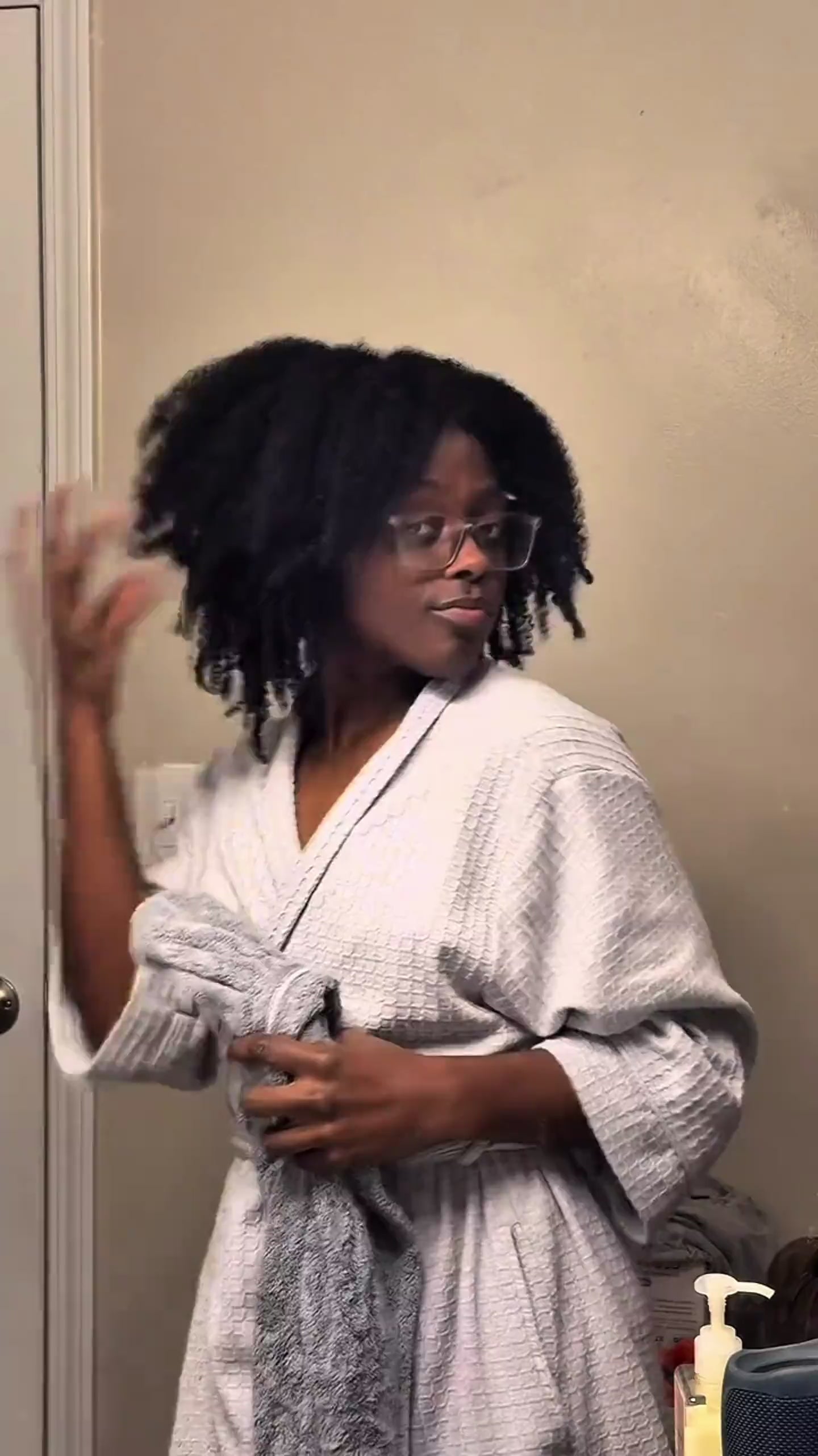 Low Porosity Deep Moisture Leave-In Conditioner